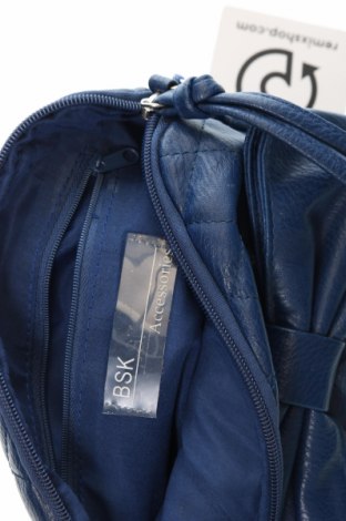 Γυναικεία τσάντα Bershka, Χρώμα Μπλέ, Τιμή 11,75 €