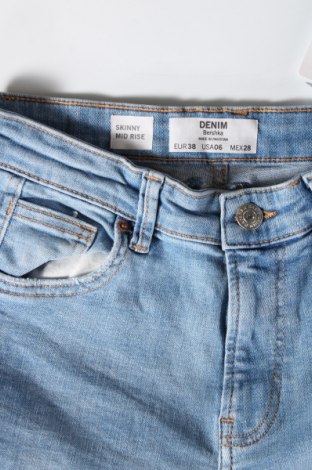 Blugi de femei Bershka, Mărime M, Culoare Albastru, Preț 74,81 Lei