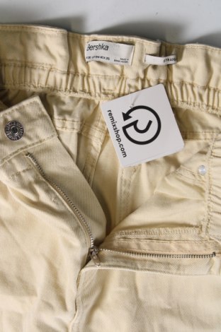 Damen Jeans Bershka, Größe S, Farbe Ecru, Preis 20,18 €