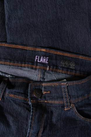 Damskie jeansy Flare, Rozmiar L, Kolor Niebieski, Cena 46,32 zł