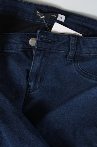 Dámske džínsy  Sinsay, Veľkosť S, Farba Modrá, Cena  27,67 €
