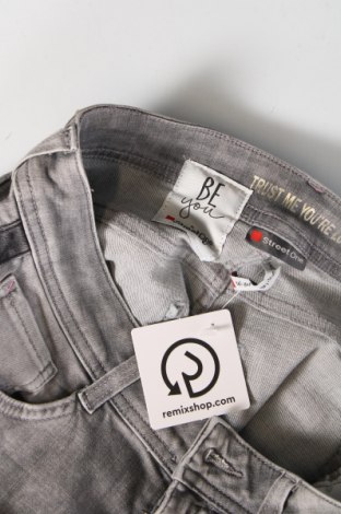 Damen Jeans Street One, Größe L, Farbe Grau, Preis 4,56 €