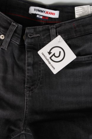Dámske džínsy  Tommy Jeans, Veľkosť XS, Farba Sivá, Cena  24,68 €