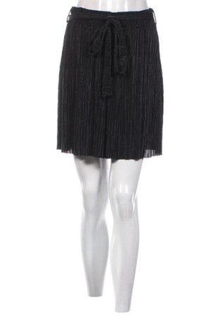 Γυναικείο κοντό παντελόνι Boohoo, Μέγεθος L, Χρώμα Μαύρο, Τιμή 7,99 €