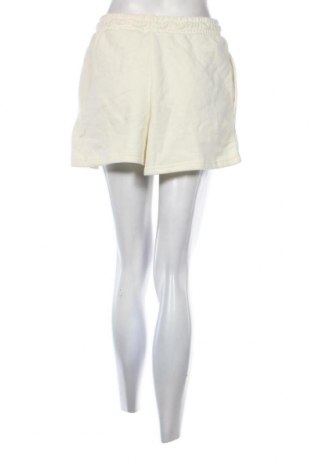Дамски къс панталон Boohoo, Размер M, Цвят Екрю, Цена 31,00 лв.