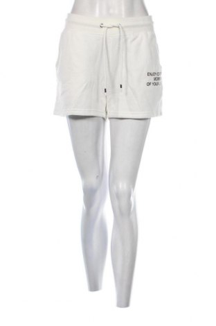 Γυναικείο κοντό παντελόνι Buffalo, Μέγεθος M, Χρώμα Λευκό, Τιμή 8,33 €