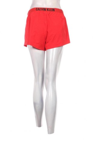 Дамски къс панталон Calvin Klein, Размер L, Цвят Червен, Цена 76,25 лв.