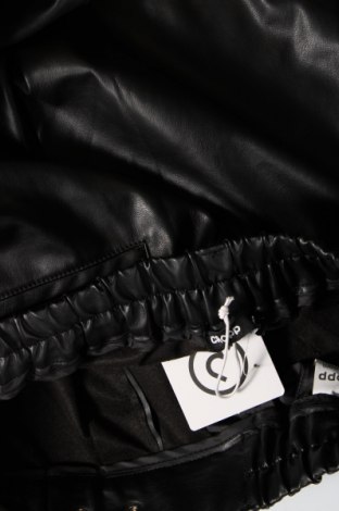 Γυναικείο κοντό παντελόνι Cropp, Μέγεθος M, Χρώμα Μαύρο, Τιμή 10,54 €