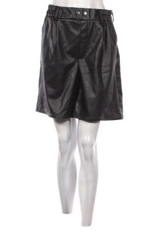 Дамски къс панталон Cropp, Размер M, Цвят Черен, Цена 19,94 лв.