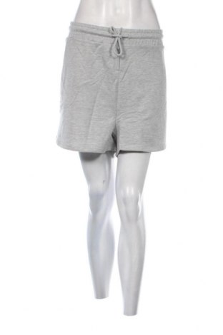 Дамски къс панталон Even&Odd, Размер 3XL, Цвят Сив, Цена 16,12 лв.