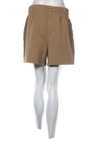 Дамски къс панталон FILA, Размер L, Цвят Бежов, Цена 14,63 лв.