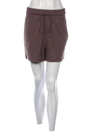 Дамски къс панталон FILA, Размер S, Цвят Кафяв, Цена 30,80 лв.