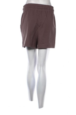 Дамски къс панталон FILA, Размер S, Цвят Кафяв, Цена 30,80 лв.