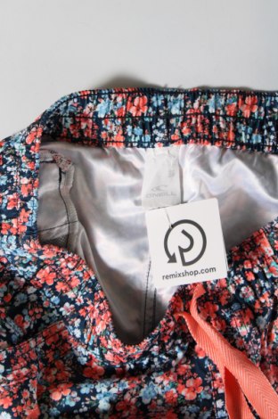 Дамски къс панталон O'neill, Размер M, Цвят Многоцветен, Цена 32,24 лв.