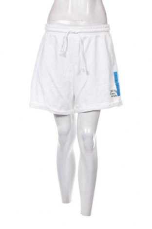Γυναικείο κοντό παντελόνι Pull&Bear, Μέγεθος L, Χρώμα Λευκό, Τιμή 6,00 €