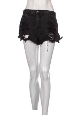 Γυναικείο κοντό παντελόνι Pull&Bear, Μέγεθος L, Χρώμα Γκρί, Τιμή 6,00 €
