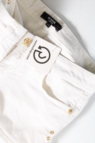 Γυναικείο κοντό παντελόνι Versus Versace, Μέγεθος S, Χρώμα Λευκό, Τιμή 18,46 €