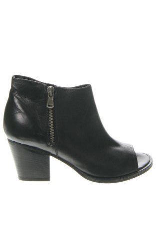 Дамски обувки Bata, Размер 36, Цвят Черен, Цена 62,00 лв.