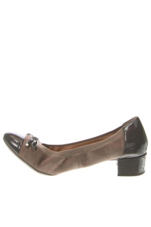 Дамски обувки Geox, Размер 41, Цвят Бежов, Цена 88,98 лв.