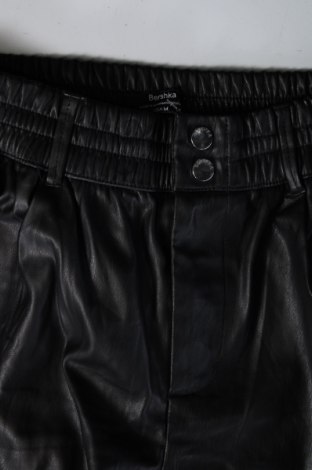 Dámské kalhoty  Bershka, Velikost M, Barva Černá, Cena  148,00 Kč