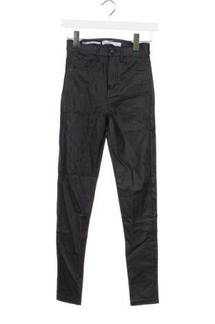 Дамски панталон Bershka, Размер XS, Цвят Черен, Цена 5,46 лв.
