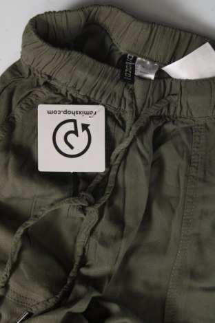Дамски панталон H&M B'B, Размер XS, Цвят Зелен, Цена 12,04 лв.