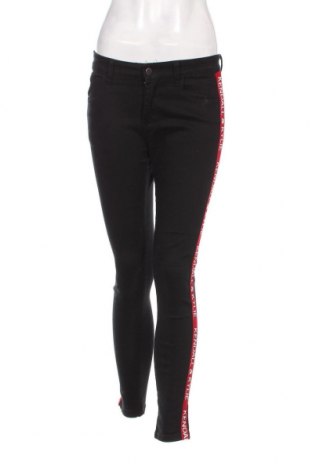Дамски панталон Kendall & Kylie, Размер M, Цвят Черен, Цена 40,80 лв.