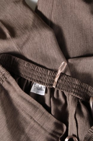 Дамски панталон New Fashion, Размер S, Цвят Бежов, Цена 54,15 лв.