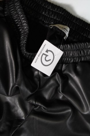 Dámske nohavice Pull&Bear, Veľkosť S, Farba Čierna, Cena  5,94 €