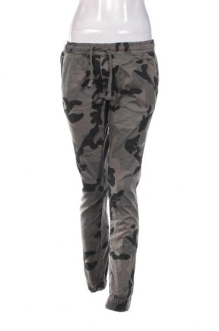 Γυναικείο παντελόνι Urban Classics, Μέγεθος M, Χρώμα Πολύχρωμο, Τιμή 9,91 €