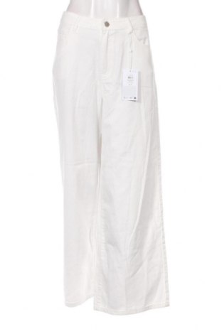 Дамски панталон VILA, Размер M, Цвят Бял, Цена 37,16 лв.