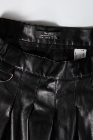 Kožená sukně  Bershka, Velikost M, Barva Černá, Cena  238,00 Kč