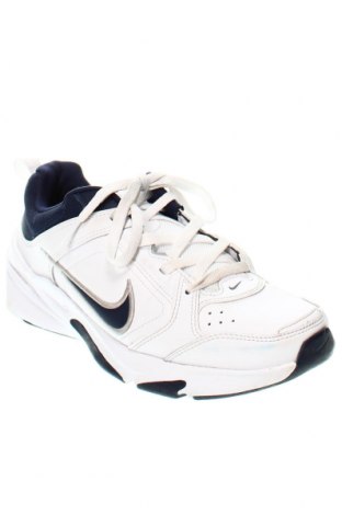 Мъжки обувки Nike, Размер 42, Цвят Бял, Цена 75,00 лв.