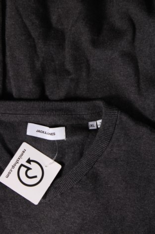 Мъжки пуловер Jack & Jones, Размер XL, Цвят Сив, Цена 34,00 лв.