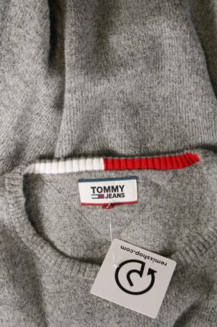 Мъжки пуловер Tommy Jeans, Размер M, Цвят Сив, Цена 58,56 лв.