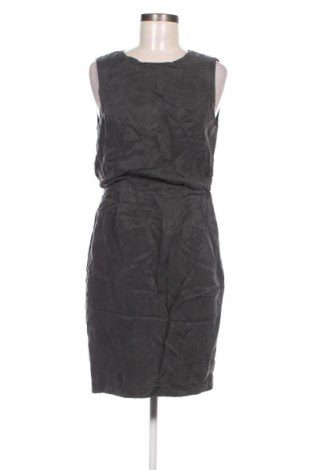 Kleid, Größe M, Farbe Grau, Preis 41,52 €