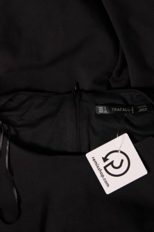 Kleid Zara Trafaluc, Größe S, Farbe Schwarz, Preis 15,90 €