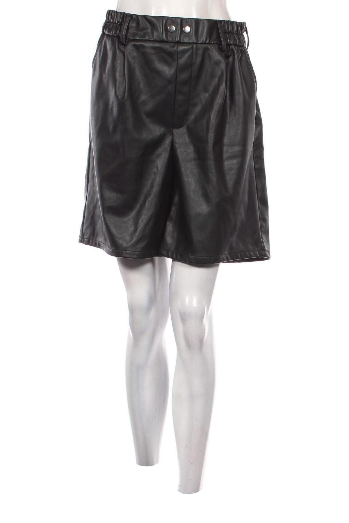 Damen Shorts Cropp, Größe M, Farbe Schwarz, Preis 8,16 €