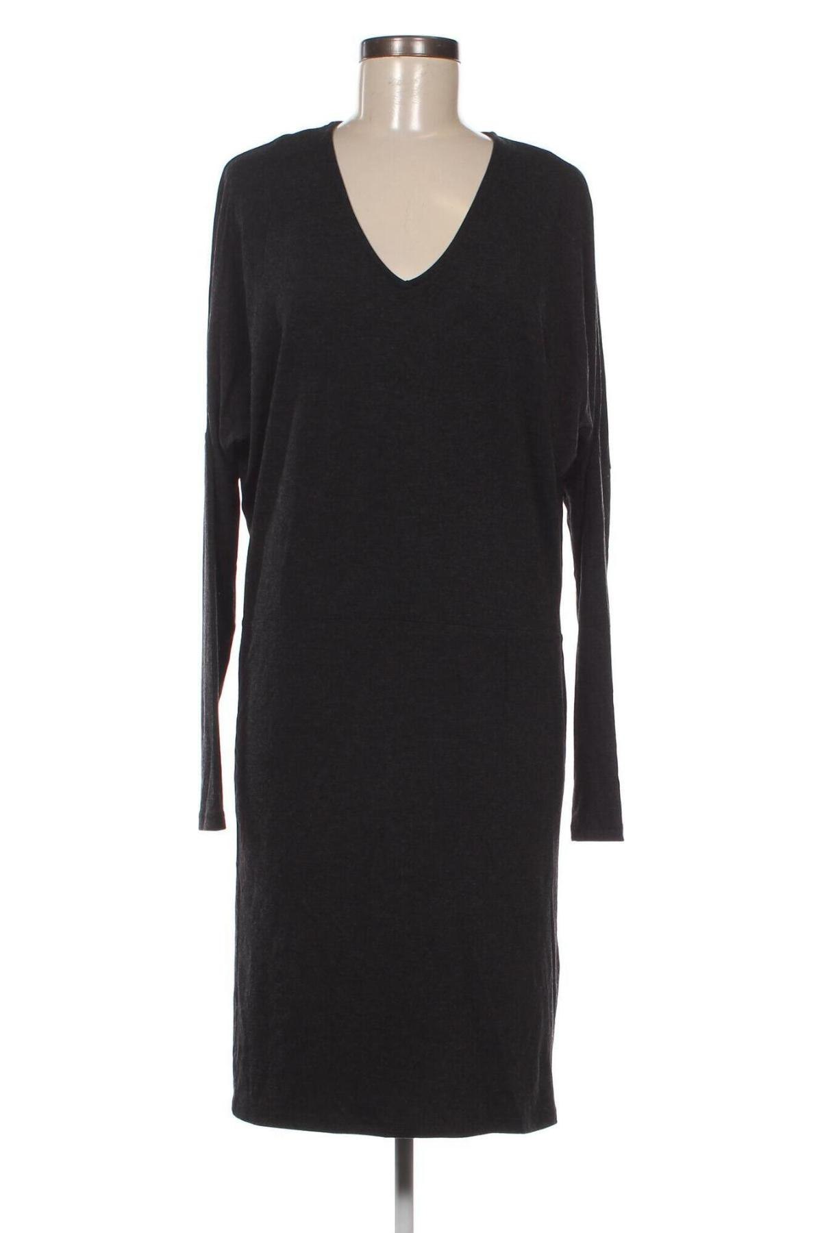 Kleid Just Female, Größe M, Farbe Grau, Preis € 13,42