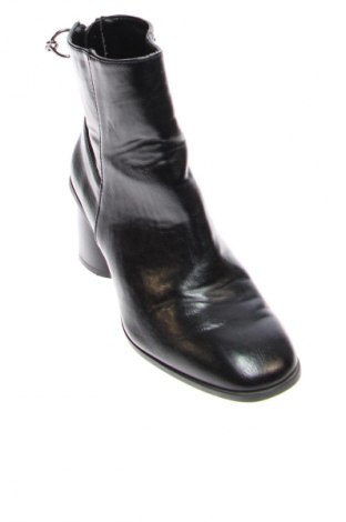 Damskie botki Bershka, Rozmiar 38, Kolor Czarny, Cena 109,94 zł