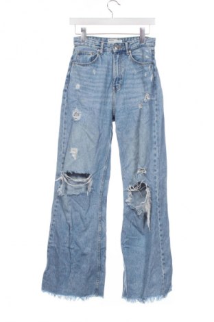 Γυναικείο Τζίν Bershka, Μέγεθος XS, Χρώμα Μπλέ, Τιμή 18,99 €