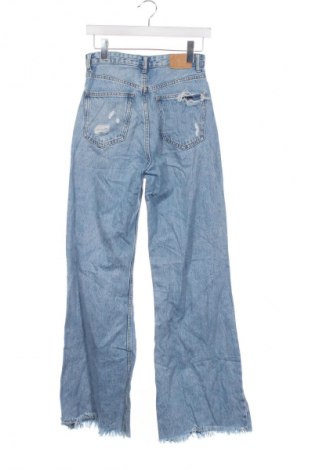 Γυναικείο Τζίν Bershka, Μέγεθος XS, Χρώμα Μπλέ, Τιμή 18,99 €