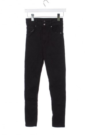 Damskie jeansy Bershka, Rozmiar S, Kolor Czarny, Cena 66,69 zł