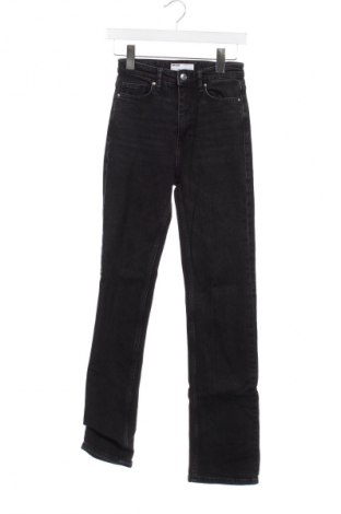Damskie jeansy Bershka, Rozmiar XS, Kolor Czarny, Cena 66,65 zł