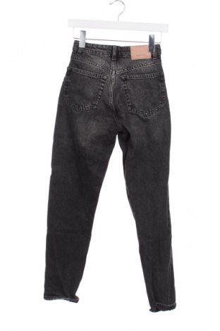 Damskie jeansy Bershka, Rozmiar XXS, Kolor Czarny, Cena 43,99 zł