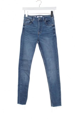 Dámské džíny  Bershka, Velikost XS, Barva Modrá, Cena  209,00 Kč