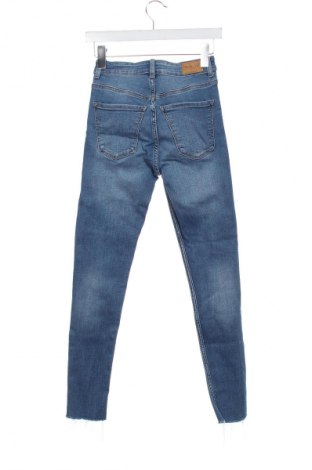 Dámské džíny  Bershka, Velikost XS, Barva Modrá, Cena  209,00 Kč
