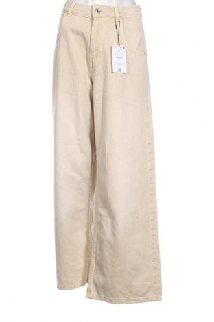 Blugi de femei Bershka, Mărime M, Culoare Bej, Preț 138,14 Lei
