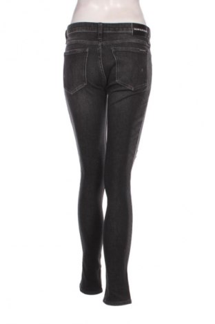 Дамски дънки Calvin Klein Jeans, Размер M, Цвят Черен, Цена 68,99 лв.
