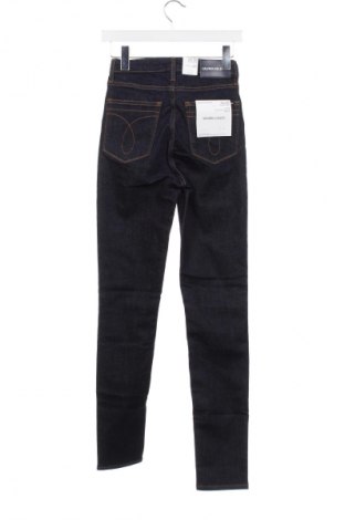 Damskie jeansy Calvin Klein Jeans, Rozmiar S, Kolor Niebieski, Cena 358,62 zł